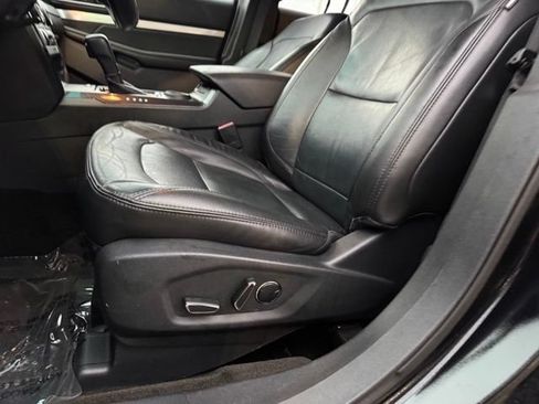 Used 2016 Ford Explorer XLT w/ Equipment Group 202A FWD image 6