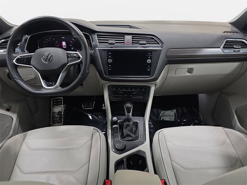 Used 2022 Volkswagen Tiguan SEL R-Line image 10