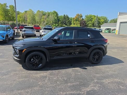 New 2026 Chevrolet TrailBlazer LT w/ Midnight Edition FWD image 4