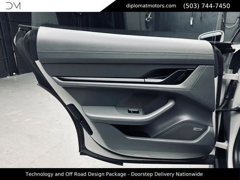 Used 2024 Porsche Taycan 4 Cross Turismo w/ Technology Package (P6F) image 27