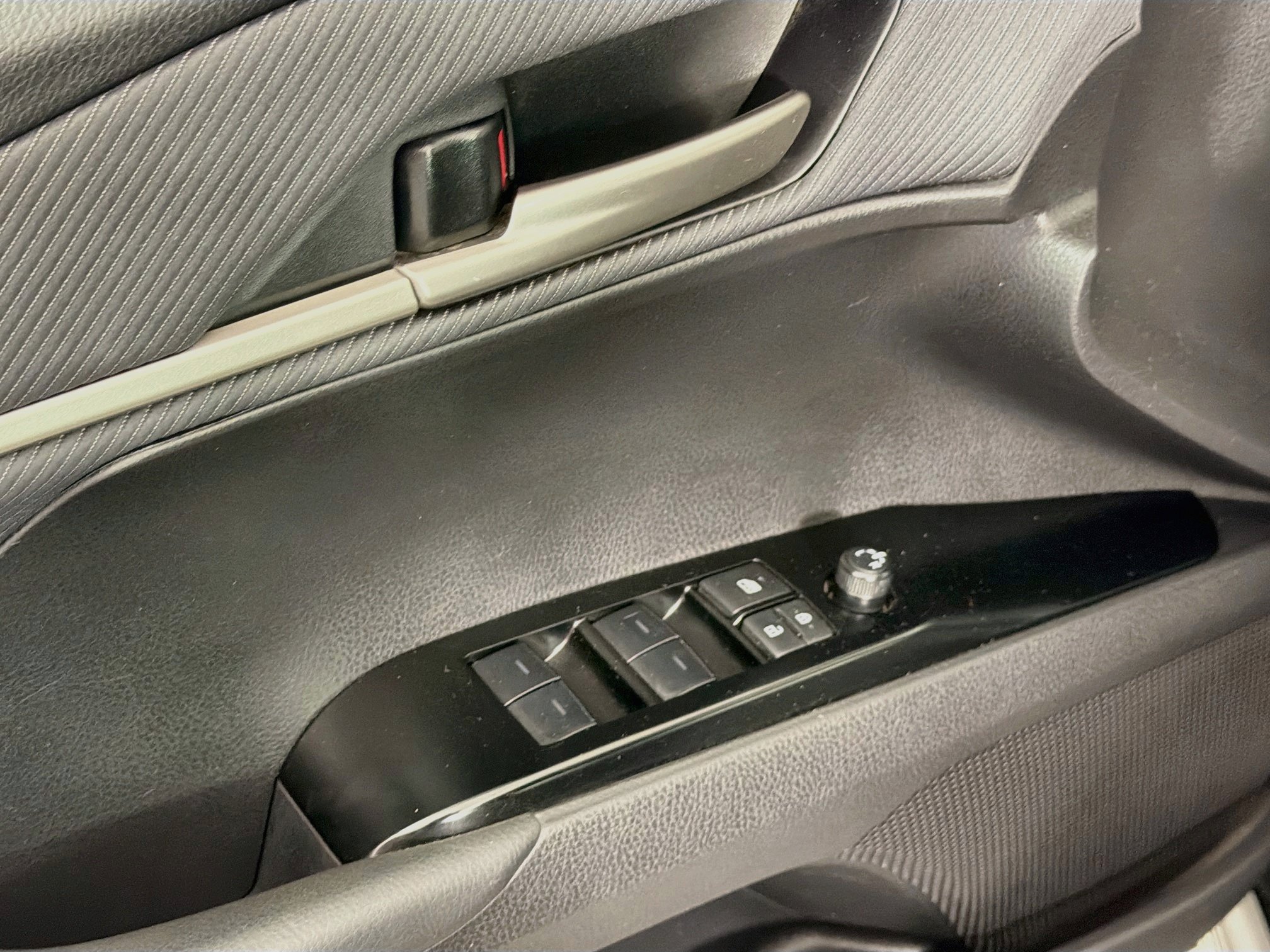 Used 2025 Toyota Camry SE FWD image 15