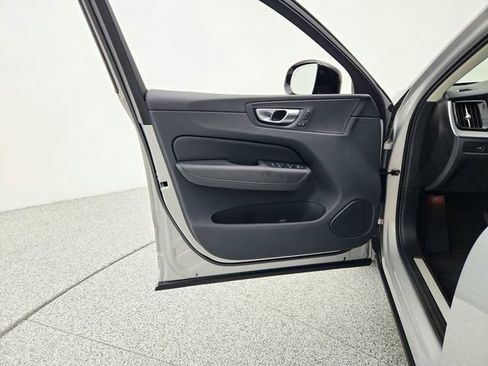 Certified 2025 Volvo XC60 B5 Plus image 23