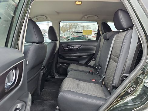 Used 2018 Nissan Rogue SV image 10