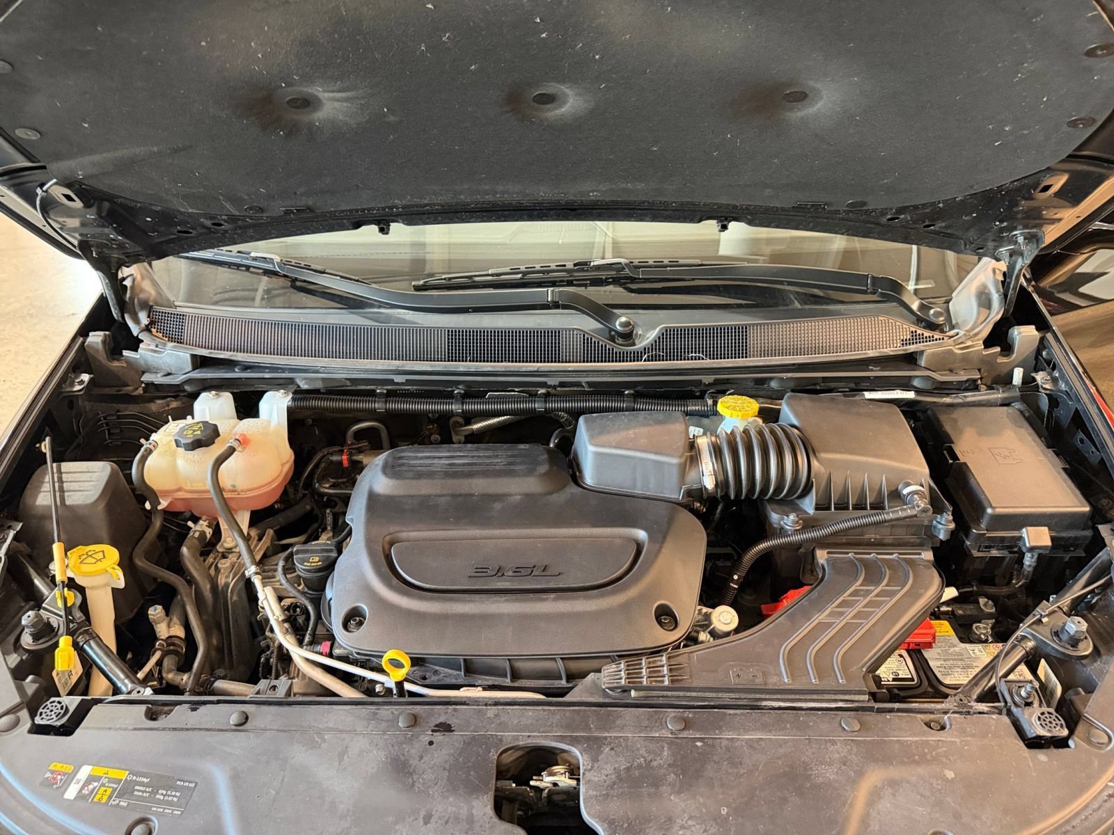 Used 2025 Chrysler Pacifica Limited FWD image 35
