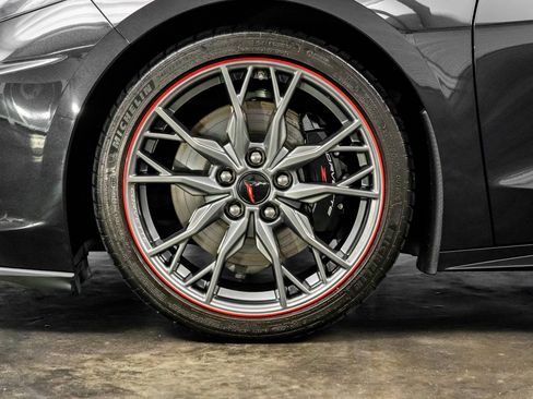 Used 2024 Chevrolet Corvette Stingray Premium Conv w/ Z51 Performance Package image 14