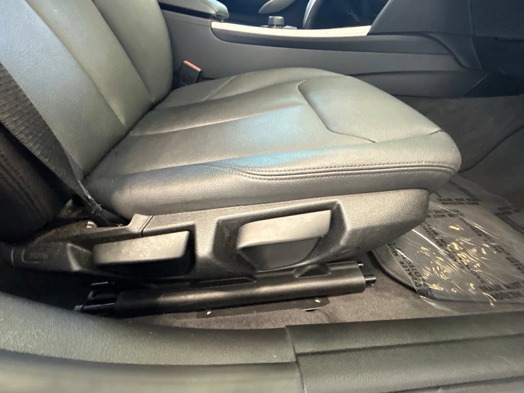 Used 2016 BMW 320i xDrive Sedan AWD/4WD image 23