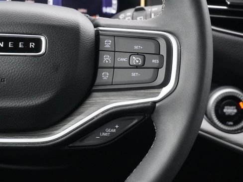 Used 2024 Jeep Wagoneer Series III image 16