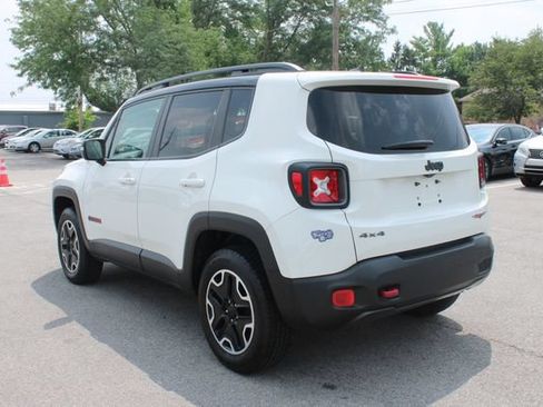 Used 2017 Jeep Renegade Trailhawk w/ Premium Trailhawk Package AWD/4WD image 37
