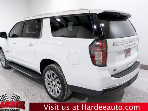 Used 2024 Chevrolet Suburban LT image 3