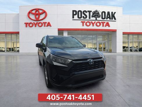 Used 2021 Toyota RAV4 LE AWD/4WD image 10