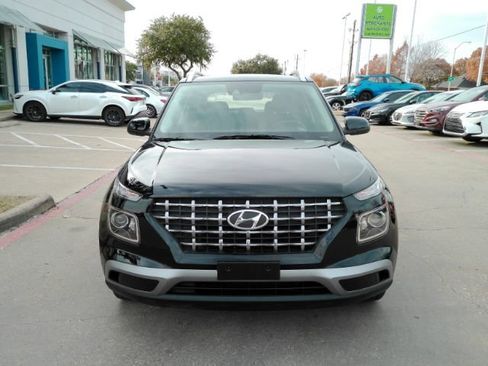 Used 2022 Hyundai Venue SEL w/ Cargo Package image 2