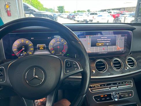 Used 2018 Mercedes-Benz E 400 4MATIC Sedan image 21