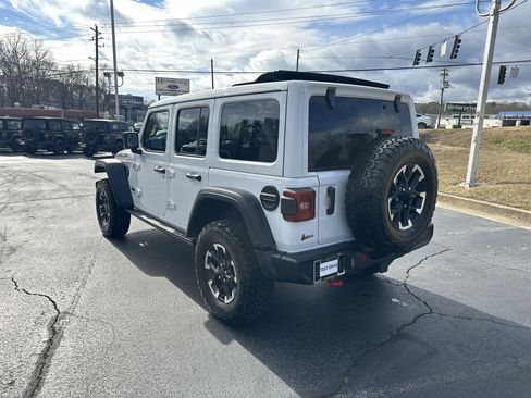 Used 2025 Jeep Wrangler Unlimited Rubicon w/ Technology Group image 7