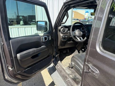 Used 2021 Jeep Wrangler Unlimited Sahara w/ Dual Top Group AWD/4WD image 9