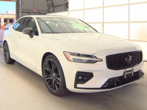 Used 2023 Volvo S60 B5 Plus w/ Climate Package AWD/4WD image 3