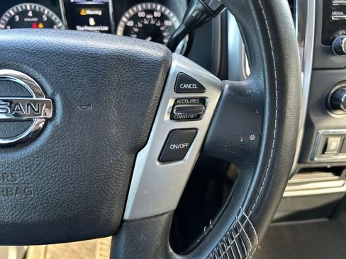 Used 2017 Nissan Titan SV image 21