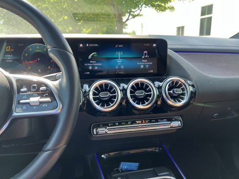 Certified 2022 Mercedes-Benz GLA 250 4MATIC image 31