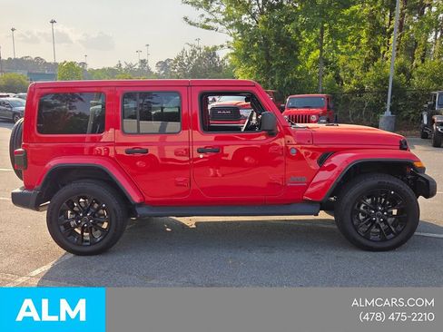 Used 2025 Jeep Wrangler Unlimited Sahara AWD/4WD image 15