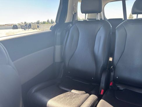 Used 2026 Kia Carnival FWD image 42