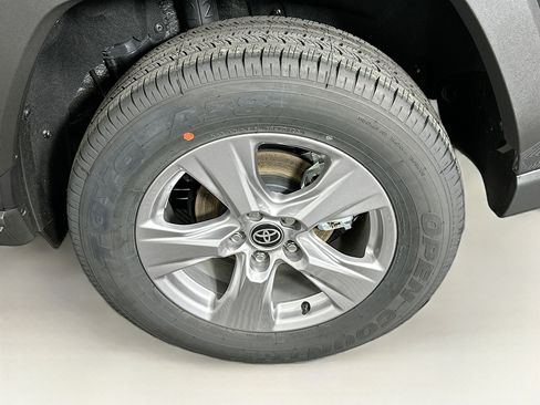 Used 2025 Toyota RAV4 XLE w/ Convenience Package image 11