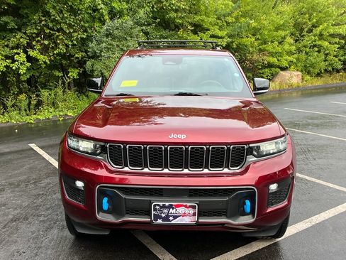 Used 2023 Jeep Grand Cherokee Overland w/ Luxury Tech Group IV AWD/4WD image 8