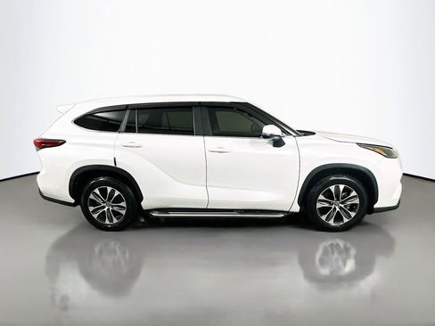 Used 2023 Toyota Highlander XLE FWD image 4
