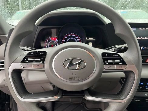 Used 2023 Hyundai Elantra SEL w/ Winter Weather Package FWD image 19