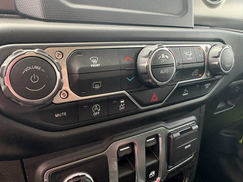 Used 2021 Jeep Wrangler Sport AWD/4WD image 21