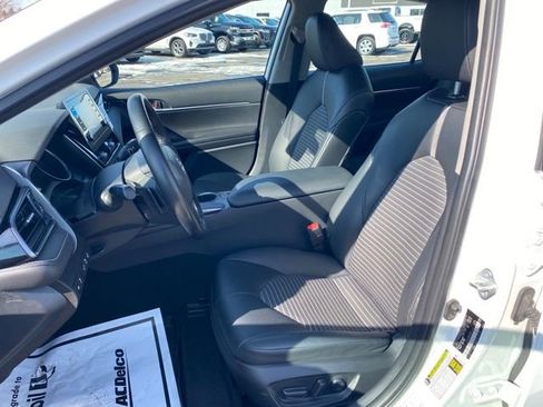 Used 2023 Toyota Camry SE image 13