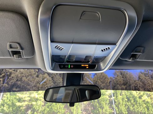 Used 2018 Chevrolet Equinox LT FWD image 31