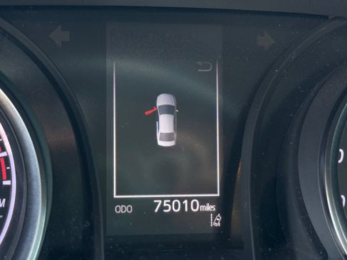 Used 2021 Toyota Camry SE FWD image 11