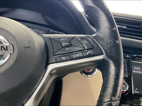 Used 2020 Nissan Rogue SV FWD image 9
