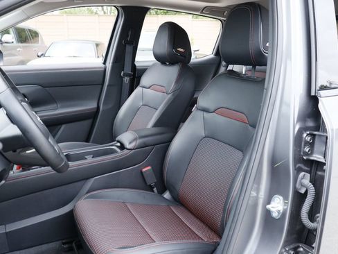 Used 2025 Nissan Kicks SR w/ SR Premium Package AWD/4WD image 10