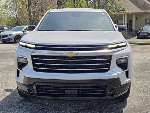 Used 2025 Chevrolet Traverse High Country AWD/4WD image 2