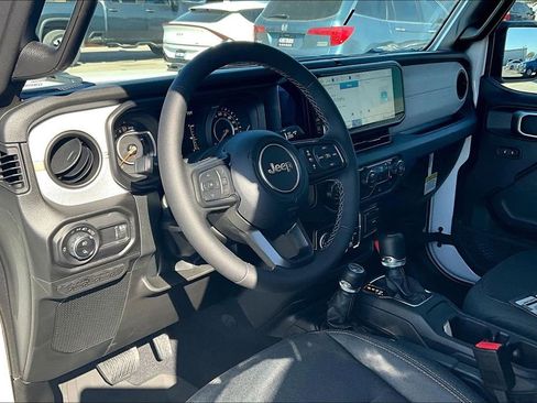New 2025 Jeep Gladiator Sport image 20