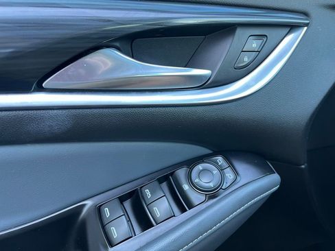 Used 2020 Buick Enclave Essence w/ Sound and Sites Package image 31