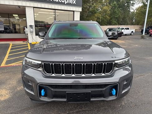 Used 2022 Jeep Grand Cherokee Overland w/ Luxury Tech Group IV image 3