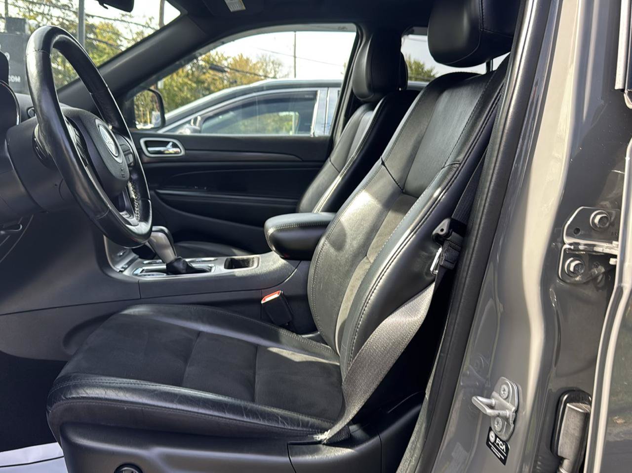 Used 2021 Jeep Grand Cherokee Laredo X AWD/4WD image 9