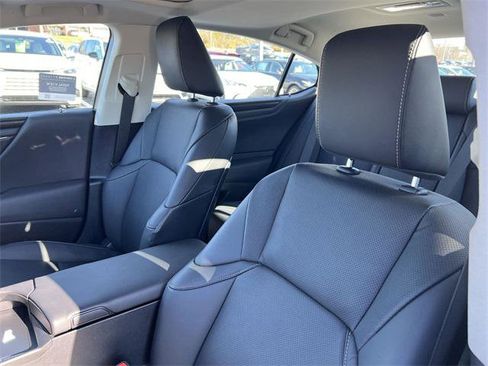 Certified 2024 Lexus ES 250 w/ Premium Package image 9