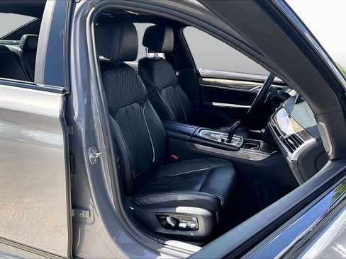 Used 2020 BMW 750i xDrive w/ Executive Package AWD/4WD image 8