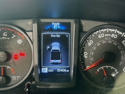 Used 2022 Toyota Tacoma SR image 16