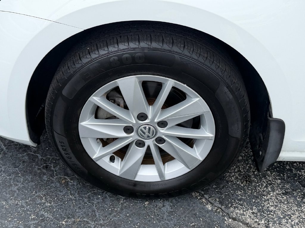 Used 2016 Volkswagen Golf S FWD image 15