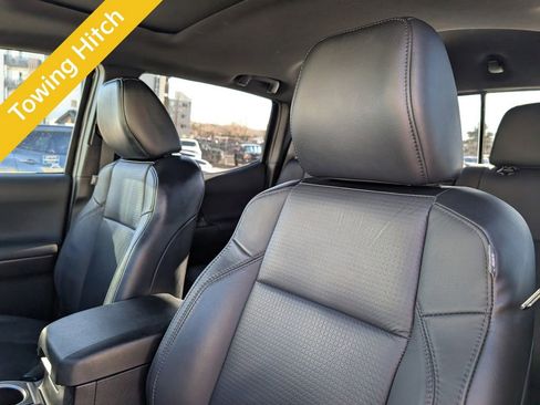 Used 2022 Toyota Tacoma TRD Off-Road w/ TRD Premium Off Road Package image 9