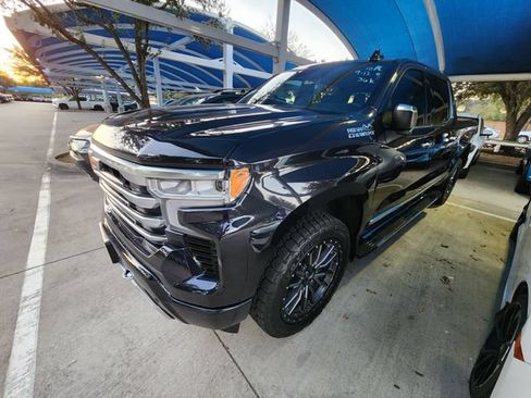 Used 2024 Chevrolet Silverado 1500 High Country w/ High Country Premium Package AWD/4WD image 3
