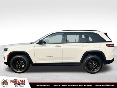 Used 2024 Jeep Grand Cherokee Altitude AWD/4WD image 2