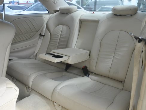 Used 2006 Mercedes-Benz CLK 350 Coupe image 26