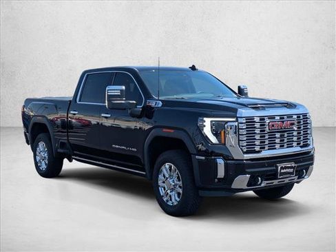 Used 2024 GMC Sierra 2500 Denali w/ Denali Reserve Package AWD/4WD image 3
