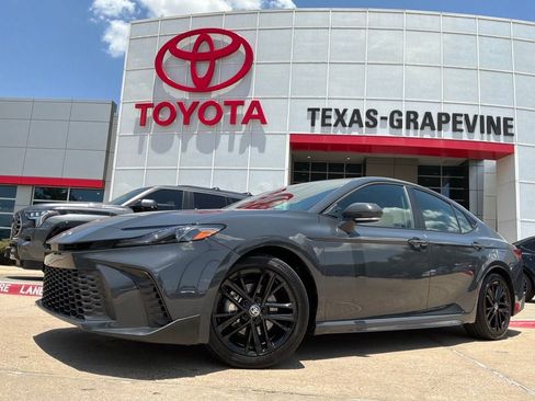 Used 2026 Toyota Camry SE FWD image 2
