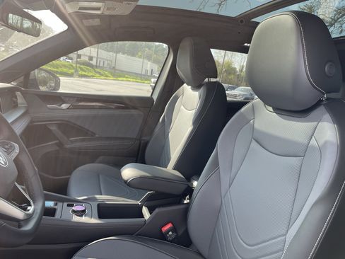 New 2026 Volkswagen Tiguan SE R-Line FWD image 15