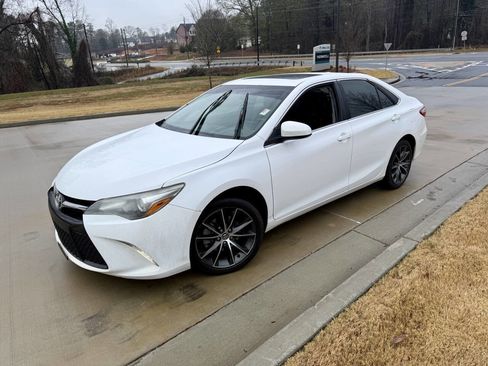 Used 2015 Toyota Camry XSE image 1